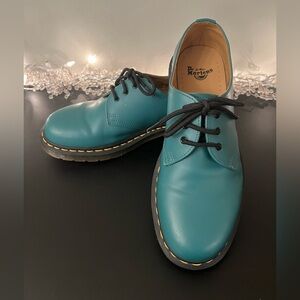 Dr. Martens Teal Green Lace-Up Loafer 
Women’s Size 9